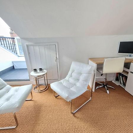 West Hill Retreat Seaview Balcony Chic Loft Studio & Free Parking 헤이스팅스 외부 사진