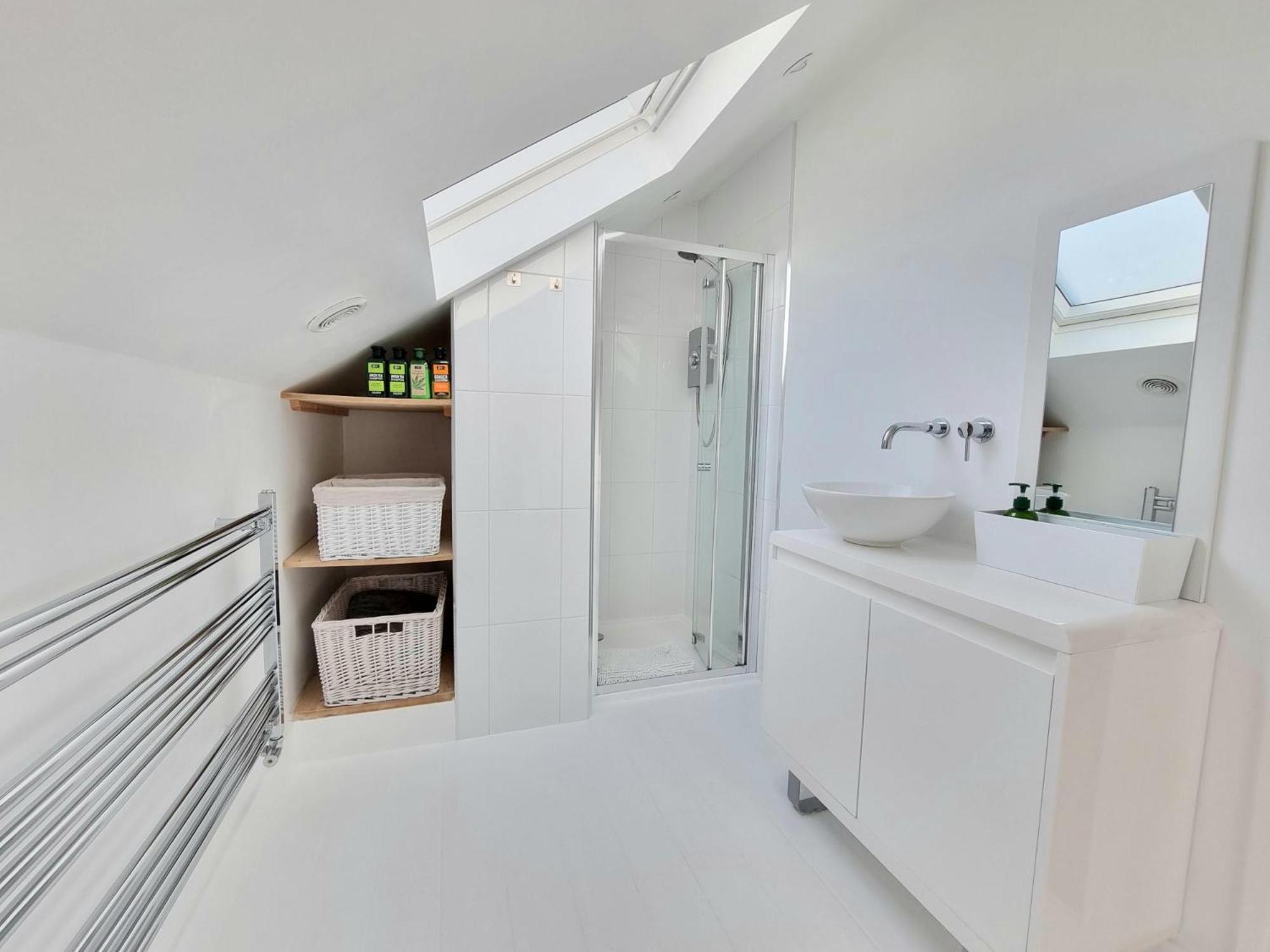 West Hill Retreat Seaview Balcony Chic Loft Studio & Free Parking 헤이스팅스 외부 사진