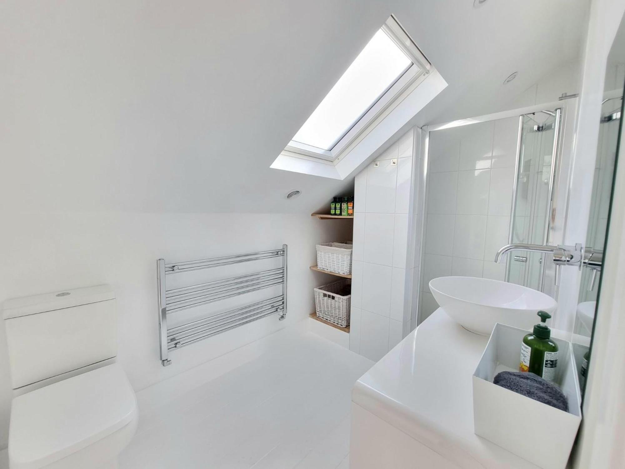 West Hill Retreat Seaview Balcony Chic Loft Studio & Free Parking 헤이스팅스 외부 사진