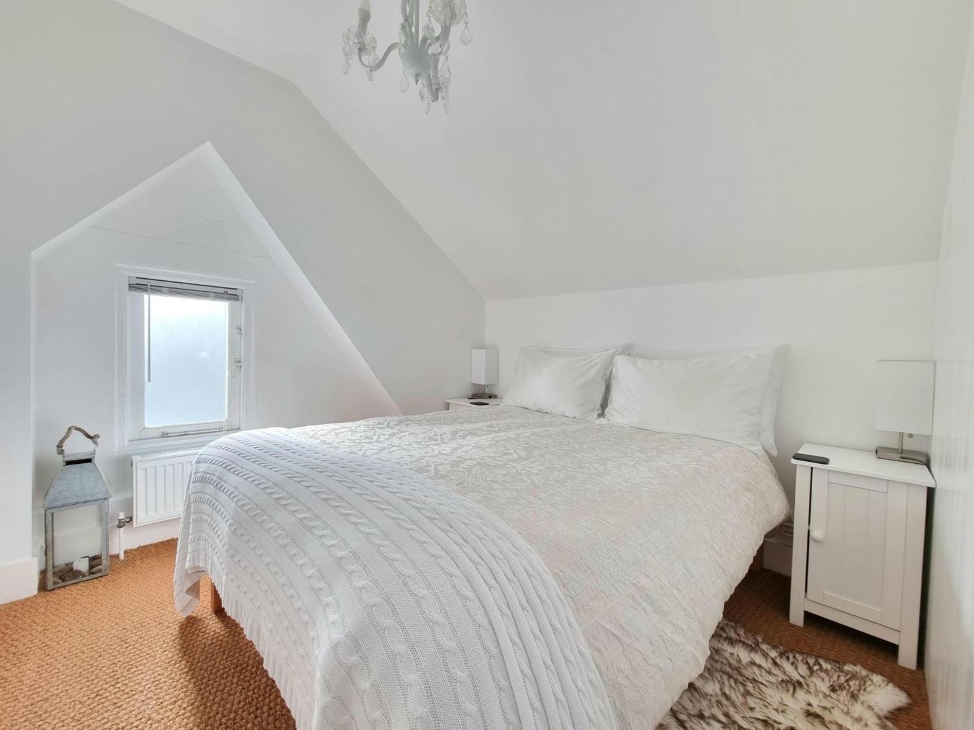 West Hill Retreat Seaview Balcony Chic Loft Studio & Free Parking 헤이스팅스 외부 사진