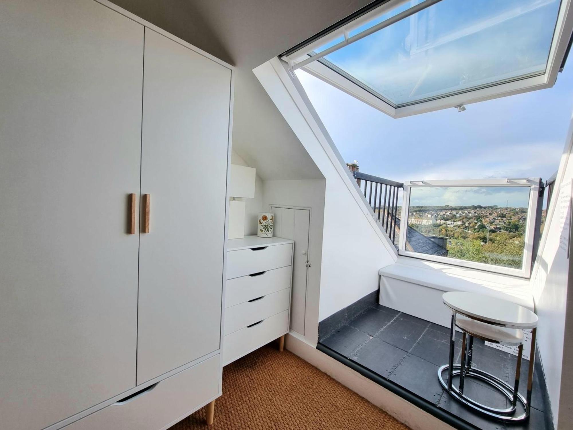 West Hill Retreat Seaview Balcony Chic Loft Studio & Free Parking 헤이스팅스 외부 사진